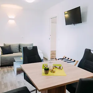 Sarah Apartment Klimno